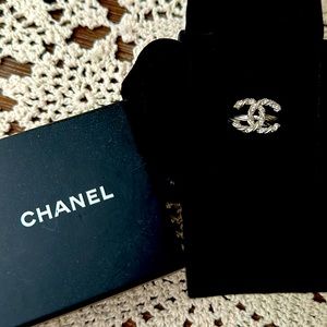 Chanel logo ring